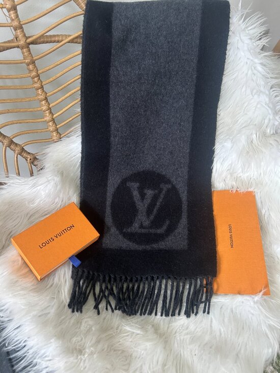 Louis Vuitton Grey Wool Cardiff Scarf Louis Vuitton Black & Gray Echarpe Cardiff Scarf